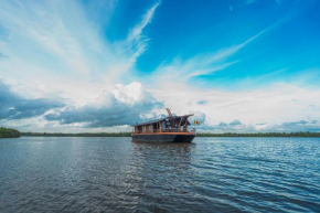 Yathra Houseboat